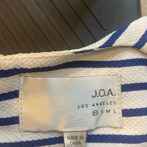 White and blue striped ruffled crop top top size XS by J.O.A - Picture 8 of 8